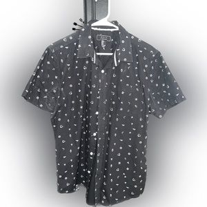 Button down geometric shapes